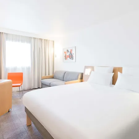 Novotel Centre Gares מלון ליל